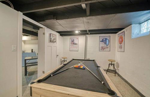 Beautiful Modern home with all year use HOT TUB, Pool table, Game room, & Propane fire pit!! - Foto 24