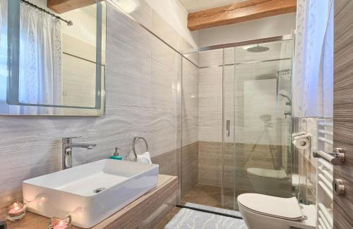 Villa Patrick-Luxury stone house in the center of Istria - Photo 48