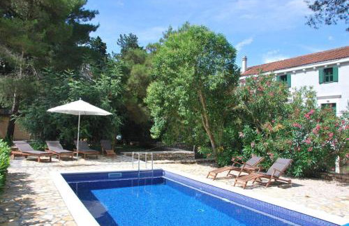 Private luxury Villa del Mar on Solta for up to 10 persons, heated pool, free parking, next to sea! FREE Kajak & Mountainbikes, GREAT living area & privacy! - Foto 31