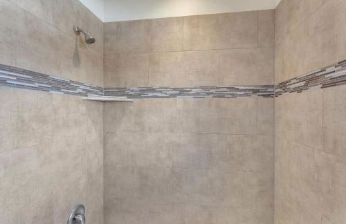 PV 110 Themed Rooms, PS4, Ping Pong, Pack n` Play, Electric Fire Place, Games, and More - Photo 73