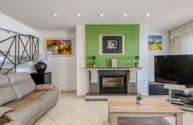 4 bedroom House in Castelló d'Empúries with private pool and garden - Photo 8