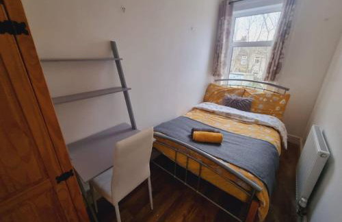 Spacious 4-Bedroom Home - Foto 12