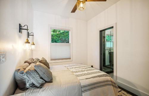 Luxury River Home - Pets Stay Free - Photo 20