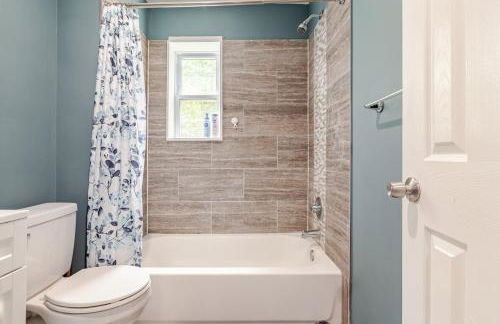 Stylish 3BR Townhouse with Backyard,and Easy Parking - Photo 8