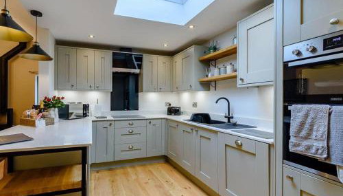 Rinstone Lodge, Thornton-Le-Dale. Moors cottage with hot tub - Foto 5