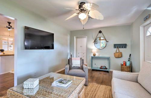 Yard and Hot Tub Historic Lake Worth Cottage! - Photo 7