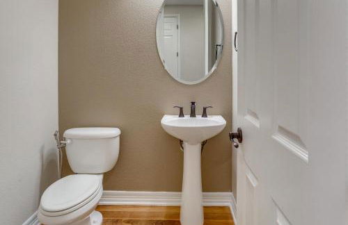 Yard, Home Gym, and Game Room Spacious Aurora Home - Foto 31