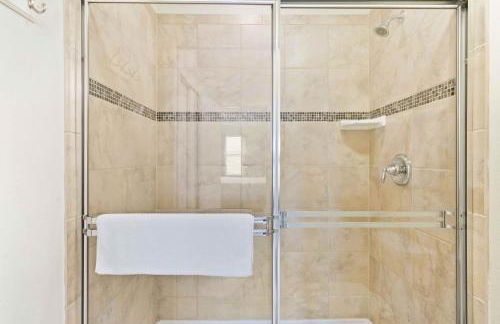 Townhome with Private Pool, BBQ & FREE Waterpark - Photo 62