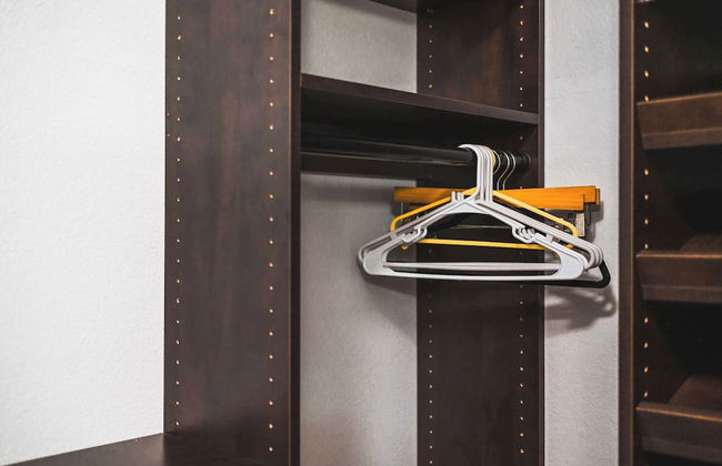 Spacious Retreat w Modern Decor and Private Yard - Photo 37