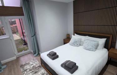 Easy access to manchester airport &city centre - Photo 8