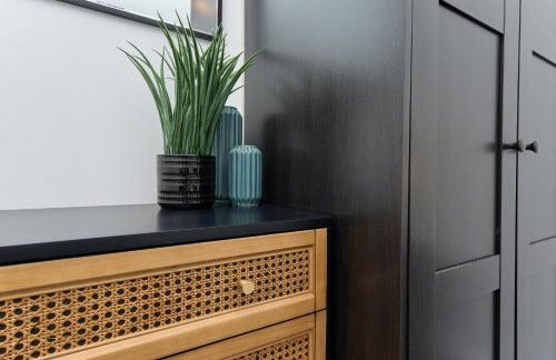 Bonchurch Court - A Stylish 3 Bed Apartment- Nr Ventnor with Large Outside Terrace & Parking - Dog Friendly - The Perfect Choice For Couples, Friends & Families - 5 Mins To Beach - Managed By Greenstay Serviced Accommodation - Foto 12