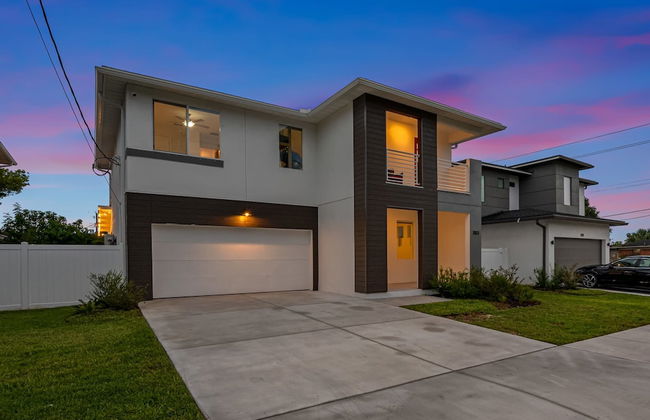 Luxury Home w Heated Pool, Gym, Playground & More! - Foto 78