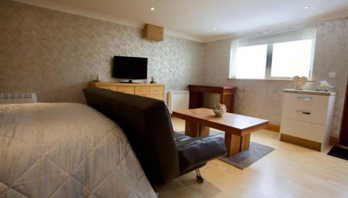 Highridge Apartment - Photo 3