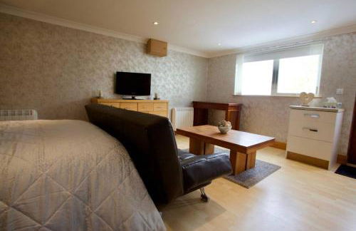 Highridge Apartment - Photo 3