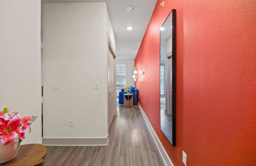 Studio with Patio, Pool, Gym, Parking & Queen Bed - Foto 21