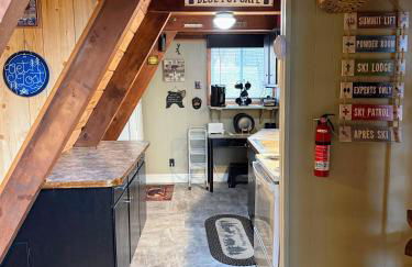 4M Cozy A-Frame in Bethlehem, NH - Fireplace, Firepit & Close to Skiing & Trails, Dogs welcome! - Photo 8