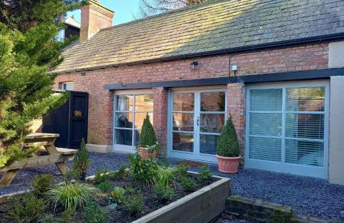 The West Wing at Eriviat Hall Hot Tub - Photo 1