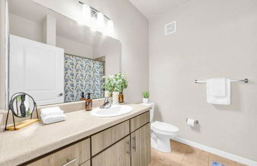 2BR Family Suite with Games & Pool - Foto 20