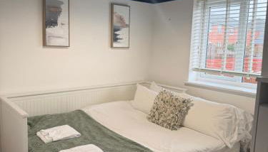 Luxury Contractor 4 Bed Home Sleeps 8 Cardiff Airport Parking - Foto 4