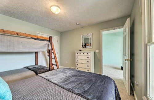 Bright Manistee Condo with Beach and Pool Access! - Foto 17