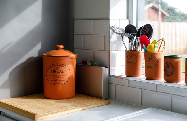 Coastal Retreat for 8 With Hot Tub - Walk to Beach - Foto 71