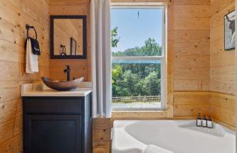 TeePee at Paradise Point with a hot tub fire pit & grill - Foto 26