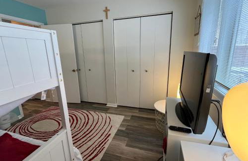 Newly Updated Modern, Spacious, and Cozy Condo- Right on the Lake! - Foto 51