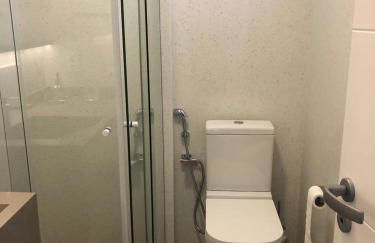 Praia do Santinho, de frente para mar - Foto 17