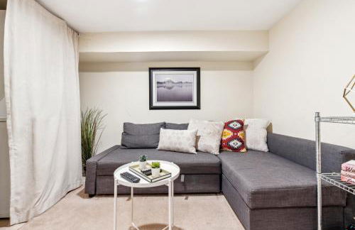 1BR Queen Suite w secure Parking and FiberOptics - Foto 6