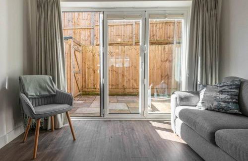 Beach Mews - Modern townhouse with patio and private parking - Photo 23