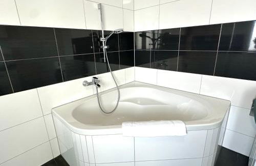 BONNYSTAY Rheinfelden - 6 Personen - Küche - Parkplatz - Terrasse - Foto 10