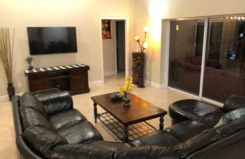 Tiki Paradise House & pool - 10 min to Beach! - Foto 19