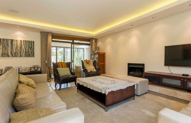Home Away From Home on a Secure Golf Estate, Situated Next to the Ocean and Golf - Photo 3
