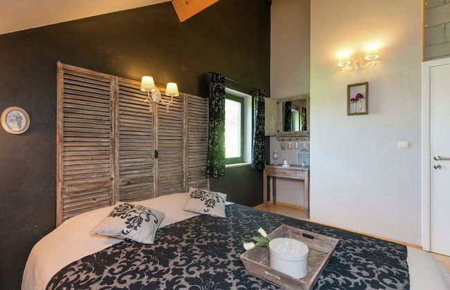 Rustic Holiday Home with Sauna & Hot Tub in Wooded Area - Photo 9