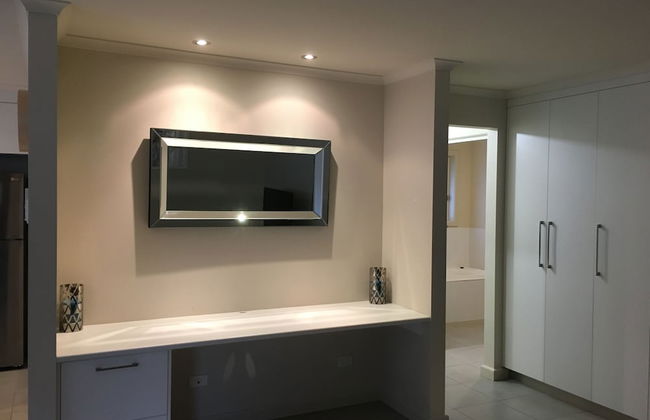 Fringe Apartments - Photo 3