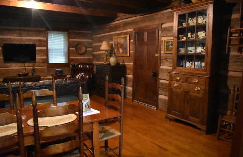 Restored1850s log cabin, with gazebo and gardens! 1 mile to downtown Weaverville - Foto 34