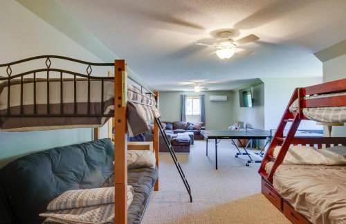 Lakefront Sunburg Vacation Rental with Boat Dock! - Foto 19