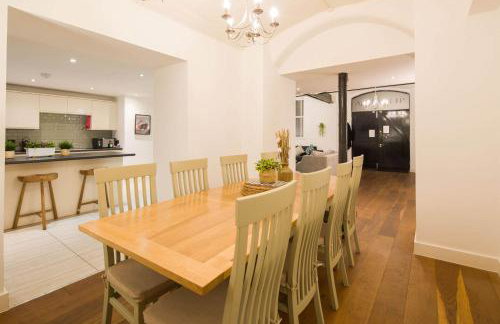 Liverpool Gem, Spacious 2BR Apt, Sleeps 8 - Photo 4