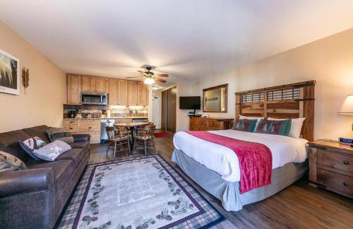 Charming Studio Deluxe w/kitchen #215 at Donner Lake Village - Foto 1