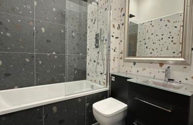 Stunning 2 bedroom apartment - Foto 18