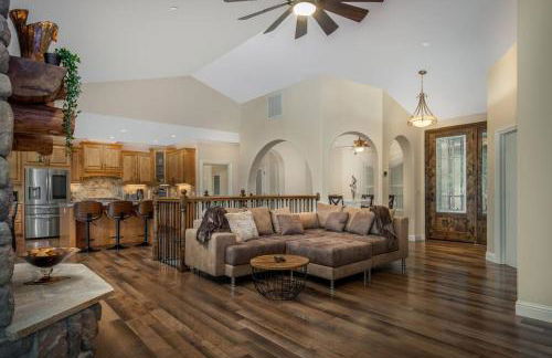 New Luxury 5BR Cabin in Pine Mountain Lake! 1 Minute to Beach! Massage Chair! Close to Yosemite! Perfect for Retreats and Escapes All Seasons! - Foto 27