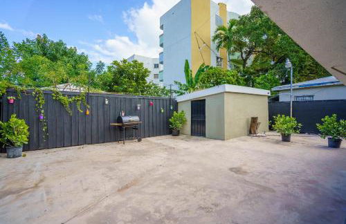 2 BD Home w/ Private Parking, Private Yard & W/D - Photo 31