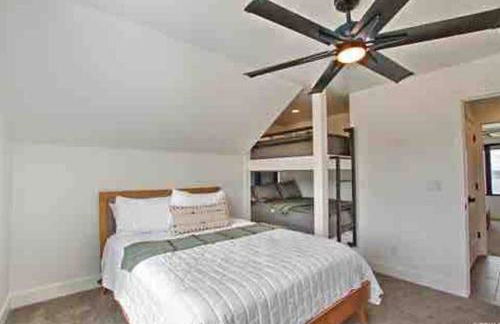 Skybridge Bear Lake Sleeps 61-75 with condo add-on - Foto 4