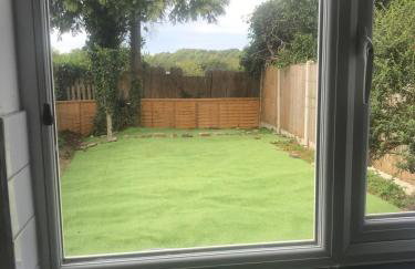 Quiet 2-Bed with Private Garden and Drive - Foto 51