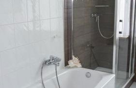 Ferienwohnung & Apartment Kunsthaus Panorama mit Balkon - Photo 16