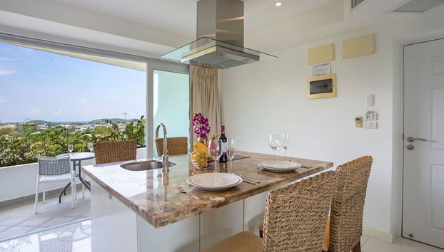 Kata Ocean View 1BR Apartment O17 - Foto 4, Servicio de comidas en la habitación