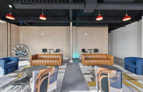 2BR 2BA, King bd, Gym, Free Parking, 8min to Train - Foto 57