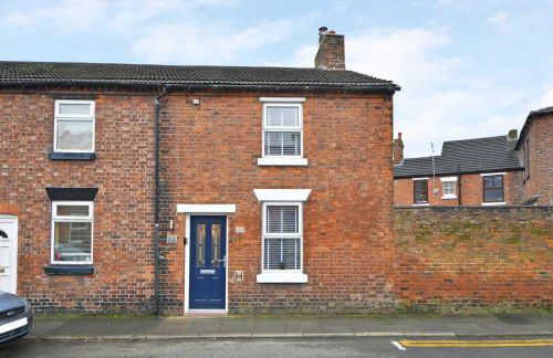 Chapel House by YourStays - Two bed cottage in Market Town of Sandbach, high end finish - Photo 39