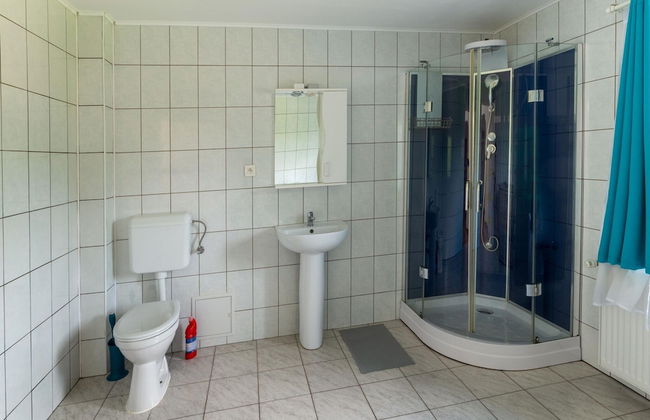 Family Villa Near Lake - Photo 24