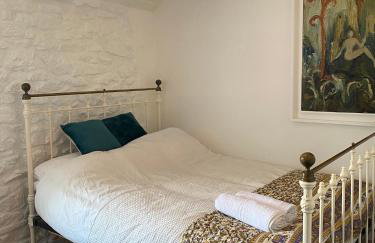 The Painter’s Retreat - Photo 5